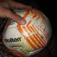 توپ چمنی مولتن و یدونه توپ یوونتوس یه کفش چمنی ۴۰