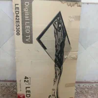 تلویزیون TCL شکسته ۴۲ اینـچ، همراه باکارتن|تلویزیون و پروژکتور|قم, چهار مردان|دیوار