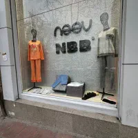 فروشنده خانم