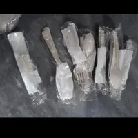 پک قاشق و چنگال همراه خلال دندان و نمک وفلفل