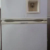 یک دستگاه یخچال وفریزر دوقلو سلِن