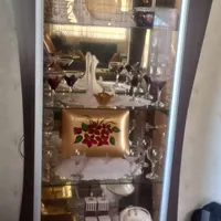 بوفه دکوری آینه دار درب از بغل باز می شه چهار طبقه