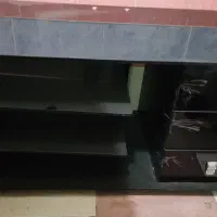 میز تلویزیون شیشه‌ای