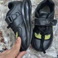 تعدادی کتونی و بوت پسرانه