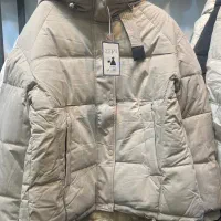 فروشنده خانوم لباس فروشی زنانه