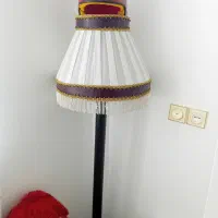 آباژور ایستاده