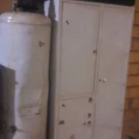 کمد لباسی  وکتابخونه  فلزی  جا  دار محکم