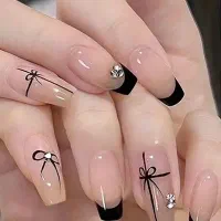 استخدام لاین ناخن و مژه به صورت حرفه ای