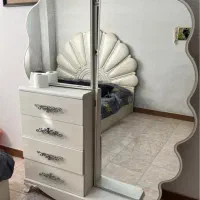 تختخواب و پاتختی و میز توالت