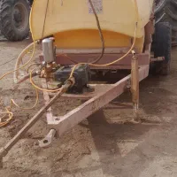 سمپاش دوهزار لیتری با شاسی بسیار قوی ومحکم