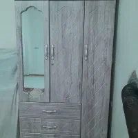 کمد جا لباس و ساعت استاده