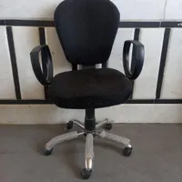 صندلی چرخدار (دارای پمپ تنظیم ارتفاع)