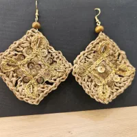 گوشواره جواهردوزی با بیس رافیا