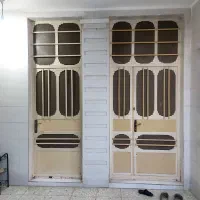 دو عدد درب  هال و پذیرایی