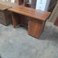 میز تحریر یک متری