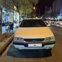 ماشین فوق بی رنگ کم کار یه سرشاسی ضربه ترافیکی