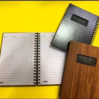 دفترچه چوبی و طلقی« مونیک »