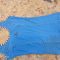 لباس بنفش ژیمناستیک و لباس آبی شنا هست