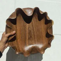 شاگرد آقا برای نجاری و ساخت ظروف