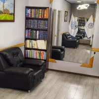 اتاق مبله در دفتر وکالت بر اصلی