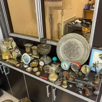تعدادی اشیاء قدیمی فروشی