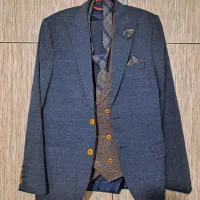 کت وشلوار با کراوات جلیقه