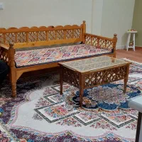 تخت سنتی با قالیچه و صندلی و میز جلومبلی|مبلمان خانگی و میز عسلی|ری, علایین|دیوار