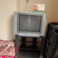 تلویزیون با یه دونه میز تلویزیون