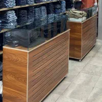 دو عدد میز در حد نو برای مغازه و کسب و کار