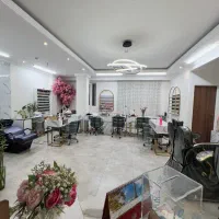 فروش لوازم کامل سالن ناخن در حد نو
