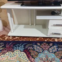 میز  تلویزیون سفید.