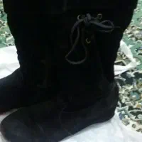 یک جفت چکمه زنانه ساق بلند مخمل تا زیر زانو