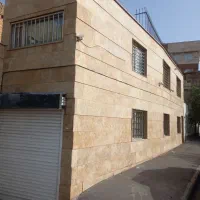 خونه دو طبقه دربستی بر خیابان