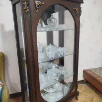 بوفه چهار طبقه ، قفل دار ، پایه دار .