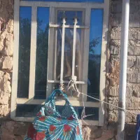 درب وپنجره کار کرده،