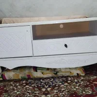 میز تلویزیون سالم بدون شکستگی و خرابی