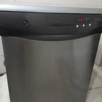 ماشین ظرفشویی رنگ خاص تمیز ودرحد