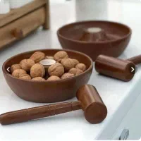 گردوشکن بهمراه چکش طرح چوب