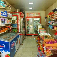 سه یخچال سالم و اجناس سوپر مارکت