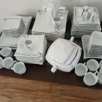 سرویس چینی ۱۲ نفره توس تخت خواب جا کفشی