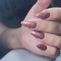 کاشت تخصصی ناخن و مژه