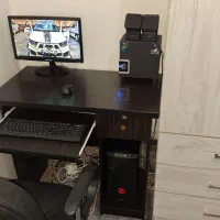 کامپیوتر در حد نو با کیث و کیبورد و موس و میز صندل