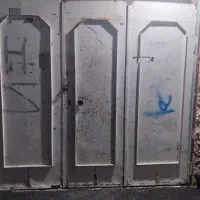 در حیاط دو عدد