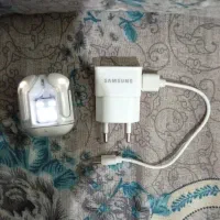 تعدادی وسایل. گارد گوشی. ایپادوشارژر. انگشترکاپشن