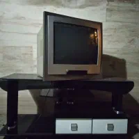 ۲ عدد میز تلویزیون و دکوری ویترین