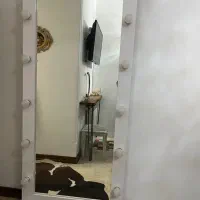 آیینه قدی چراغ دار چرخدار