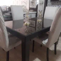 میز نهارخوری به علت کمبود جا