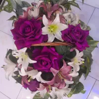 گل مصنوعی با سبد در حد نو