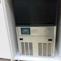 دستگاه اسپرسوساز و دستگاه یخ سازهمراه میز صندلی|کافی‌شاپ و رستوران|ری, فیروزآبادی|دیوار