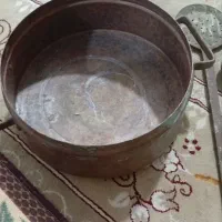 قابلمه مسی با دوتا کفگیر با دوتا کمچلی